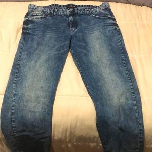 WT02 Womens Jeans. SIZE 40/32